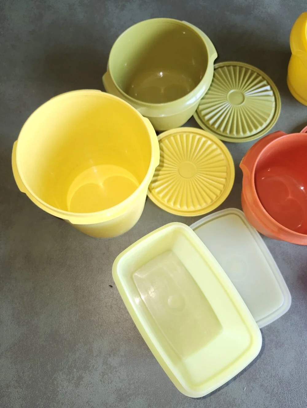 14 Pieces Of Tupperware